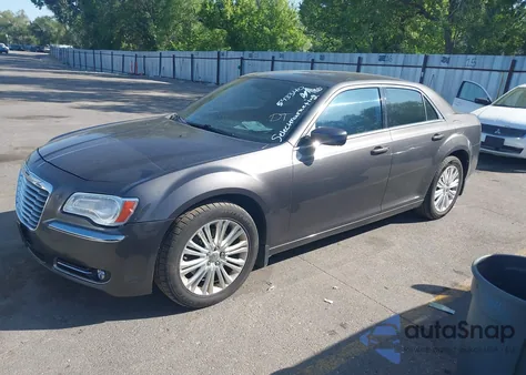 2013 Chrysler 300 Motown из США, поврежденный, VIN 2C3CCARG8DH543340